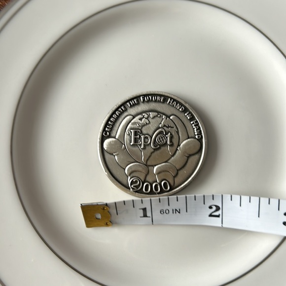 Walt Disney World and Epcot year 2000 commemorative coin - Picture 4 of 6